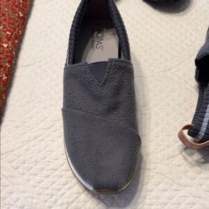 Toms Slip-On Shoe in Charcoal